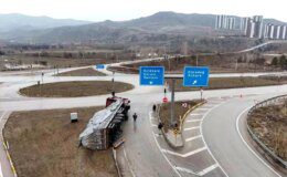 Kırıkkale’de Devrilen Tırın Sürücüsü Yaralanmadı