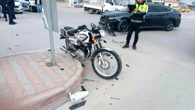 Konya’da Otomobil ve Motosiklet Çarpıştı: 1 Yaralı