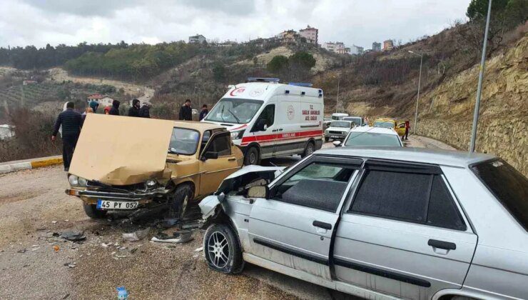 Manisa’da Trafik Kazası: 3 Yaralı