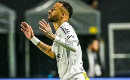 Neymar, uzun süre sonra sahalara geri döndü