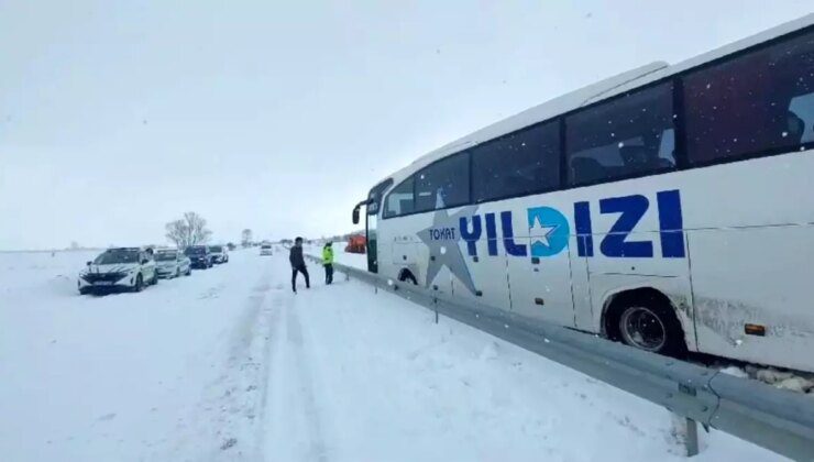 Samsun-Sinop Karayolunda Kar ve Buzlanma Faciası: Otobüs ve Araçlar Kuyuya Düştü