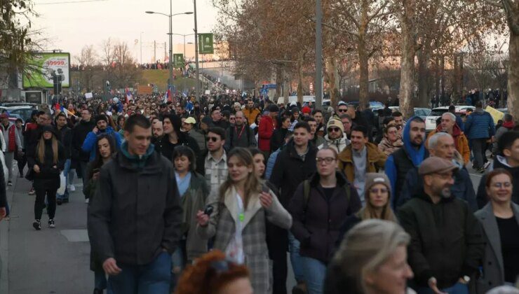 Sırbistan’da Öğrenciler Kazanın Ardından Novi Sad’da Protesto Gösterisi Düzenledi