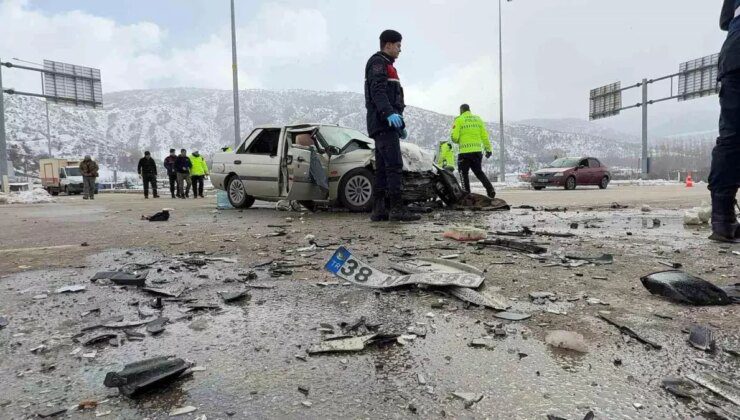 Tokat’ta Tıra Çarpan Otomobilde 1 Kişi Hayatını Kaybetti, 2 Yaralı