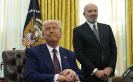 Trump, Covid-19 aşısı şart koşan okullar için federal finansman sağlanmasını yasakladı