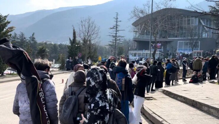 Uludağ Teleferiği Arıza Yaptı: Turistler Saatlerce Kuyrukta Bekledi