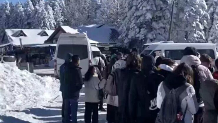 Uludağ’da Teleferik Kuyruğu: Vatandaşlar Soğukta Beklemek Zorunda Kaldı