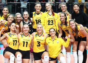 VakıfBank, sahasında set vermeden galip