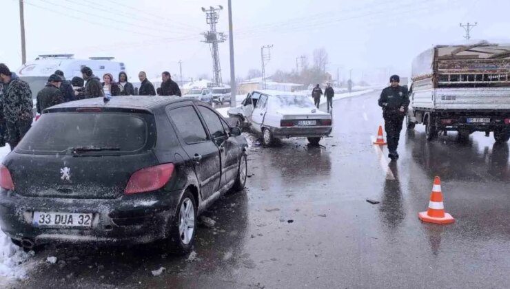 Van’da Otomobil Kazasında 2 Kişi Yaralandı