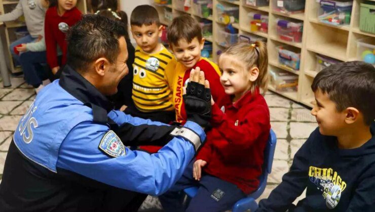 Adıyaman’da Polis Ekiplerinden Anaokulu Öğrencilerine Güvenlik Eğitimi