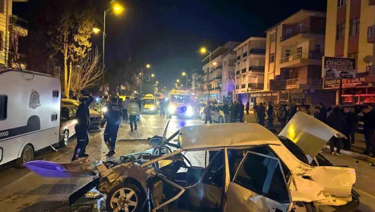 Antalya’da Trafik Kazasında 2 Kişi Yaralandı