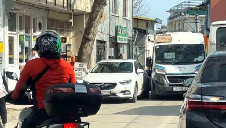 Bursa’da Park Eden Sürücü Trafiği Kilitledi