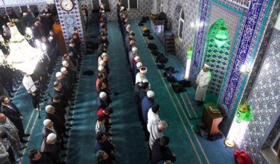 Diyanet İşleri Başkanı Erbaş, CİMER ile Davet Edilerek Camide Teravih Namazı Kıldırdı