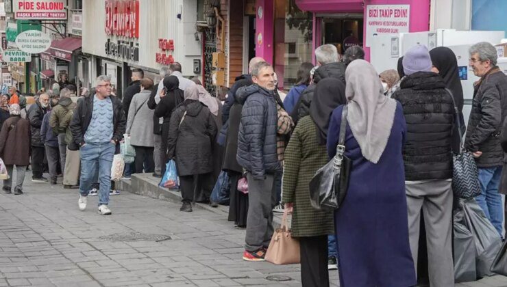 Fiyatı duyan koştu! 1 saat sırada bekleyip esnafa teşekkür ettiler