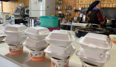 Gemlik Umurbey Kadın Girişimi Derneği, Ramazan’da İhtiyaç Sahiplerine Yardım Eli Uzatıyor