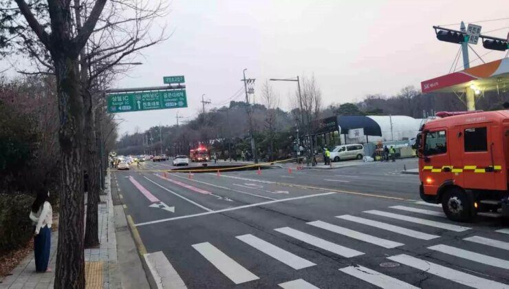 Güney Kore’deki Otoyolda Dev Çukur Oluştu