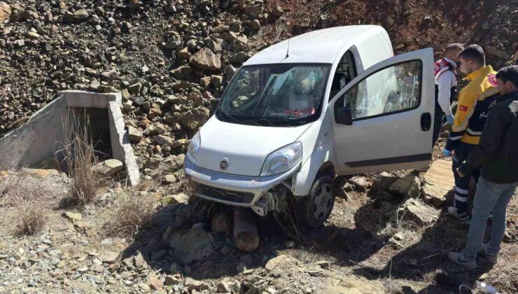 Harmancık’ta Şarampole Yuvarlanan Araçta Sürücü Hayatını Kaybetti