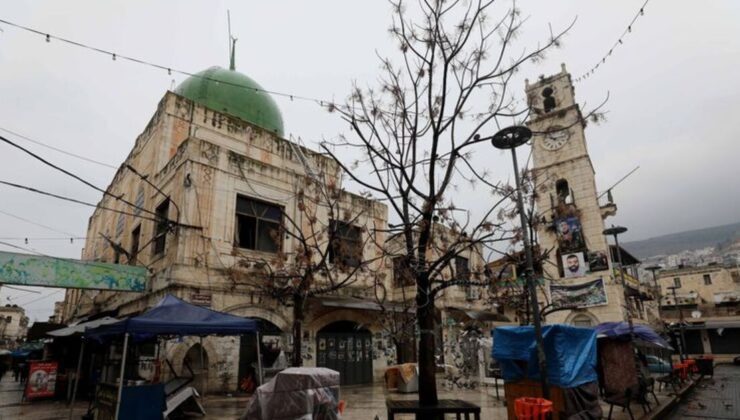 İsrail ordusu baskın düzenlediği Nablus kentinde tarihi Nasr Camisi’ni ateşe verdi