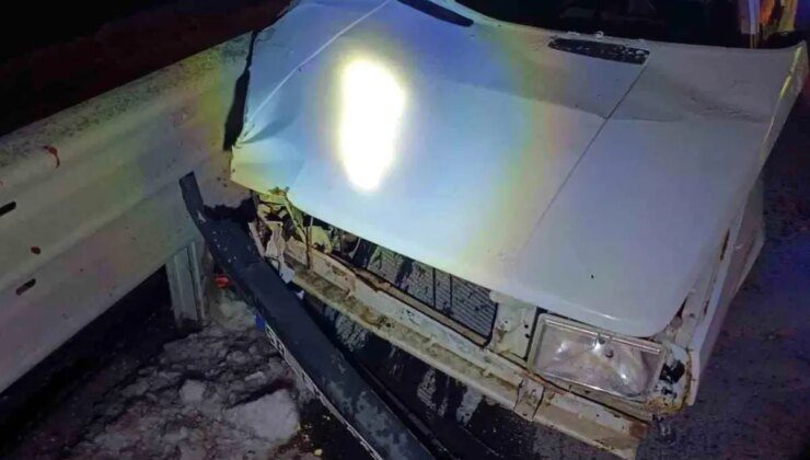 Kahramanmaraş’ta Kontrolden Çıkan Otomobil Bariyerlere Çarptı: 2 Yaralı