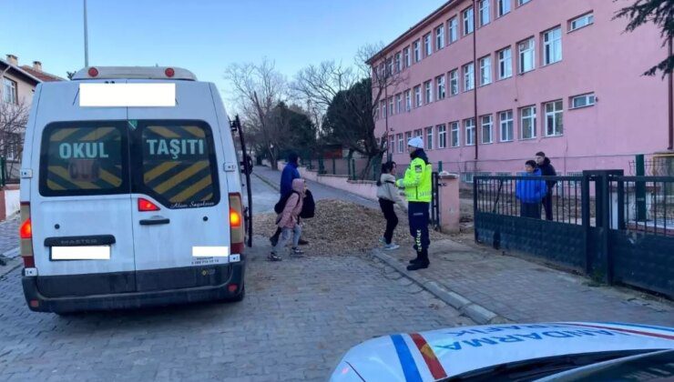 Kırklareli Jandarması Okul Servis Araçlarına Denetim Gerçekleştirdi