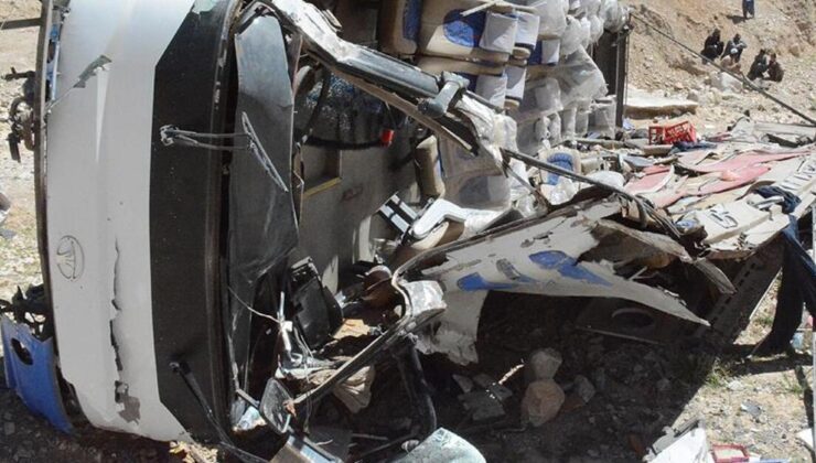 Meksika’da yolcu otobüsü devrildi: 18 ölü, 29 yaralı