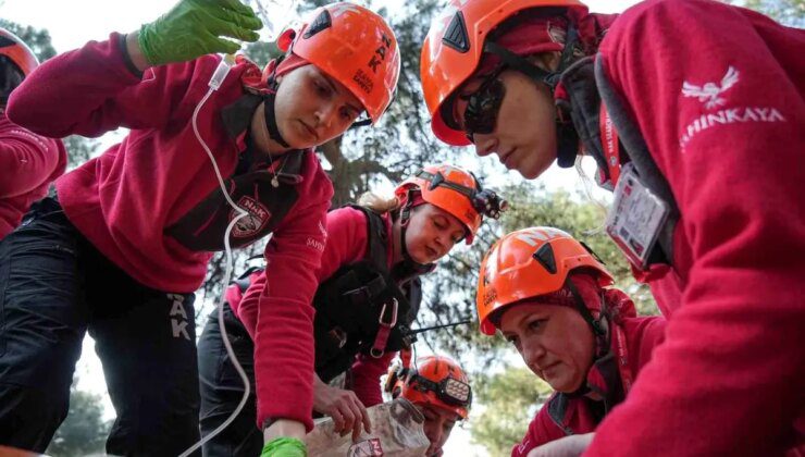 Nilüfer Arama Kurtarma Ekibindeki Kadınlar, Afet Anlarında Önemli Rol Üstleniyor