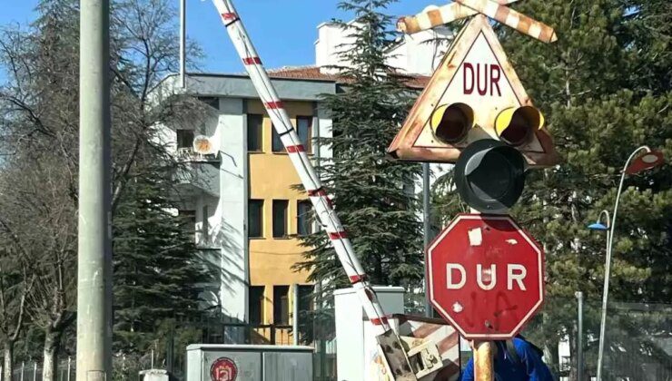 Polatlı’da Arızalı Bariyerler, Vatandaşları Tedirgin Ediyor