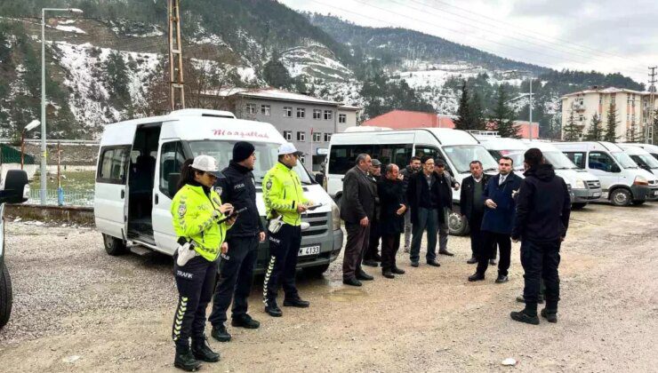 Sinop’ta Okul Servis Araçlarına Trafik Denetimi