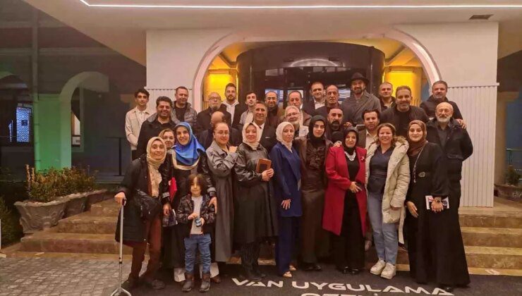 Van’da Şair ve Yazarlar İftar Programında Buluştu