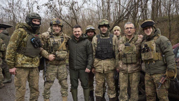 Zelenskiy, Donetsk cephesinde konuşlu Ukrayna askeri birliklerini ziyaret etti