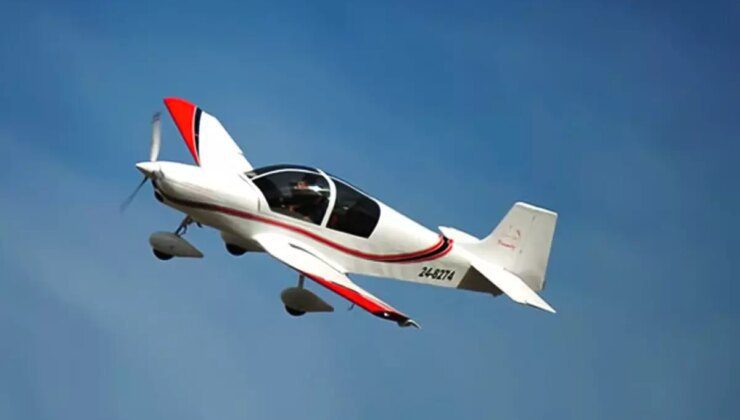 İki uçak havada çarpıştı