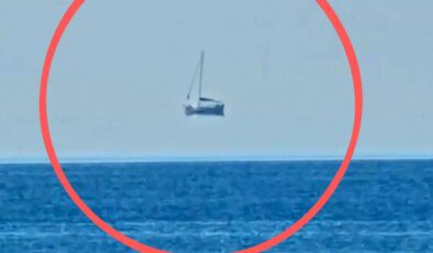 Muğla’da havada asılı duran tekneyi görenler gözlerine inanamadı