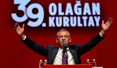 Özgür Özel yeniden CHP Genel Başkanı seçildi