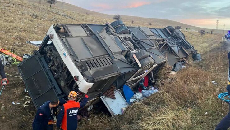 Yolcu otobüsü şarampole devrildi! Ölü ve yaralılar var