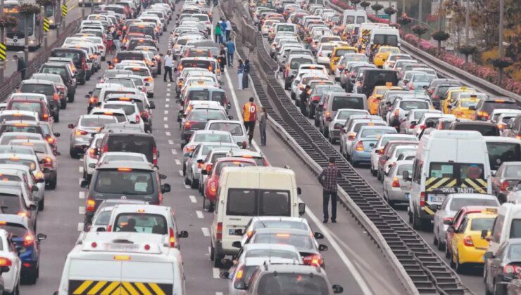 Benzine bu gece 83 kuruşluk yeni bir indirim geliyor