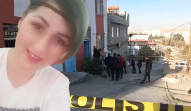 Eski eşini çocuklarının yanında bıçaklayarak öldürdü