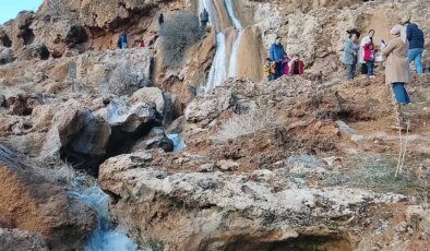 2 yıl aradan sonra akmaya başladı, bölge halkı havalara uçtu