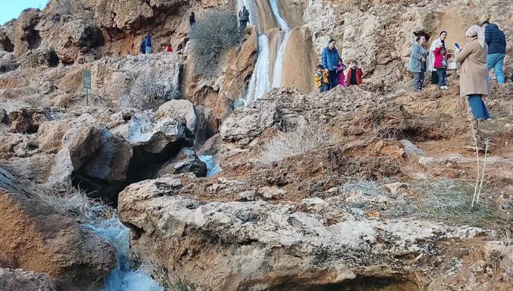 2 yıl aradan sonra akmaya başladı, bölge halkı havalara uçtu