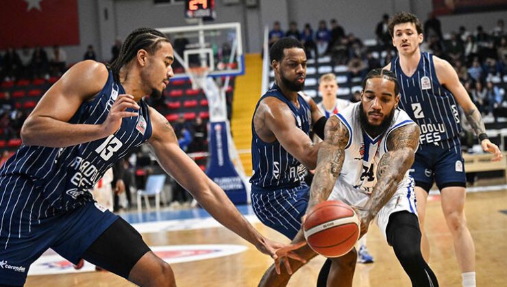 Anadolu Efes deplasmanda galip!