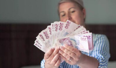 En düşük emekli aylığını 20 bin liraya yükselten teklif Meclis’ten geçti