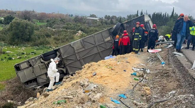 Düğünden dönenleri taşıyan otobüs uçuruma yuvarlandı! 13 ölü, 34 yaralı
