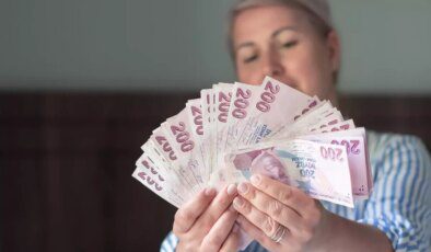 Emeklilerin beklediği ödemeler hesaplara yattı