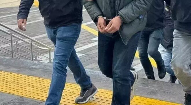 İstanbul merkezli 4 ildeki suç örgütü operasyonunda yakalanan 35 zanlı adliyede