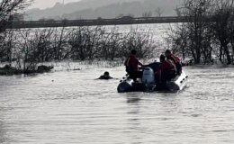 Manisa’da gölet kenarında kaybolan genç aranıyor