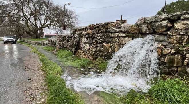 Uzun yıllardır böylesi yaşanmıyor! Sular taşların arasından fışkırdı