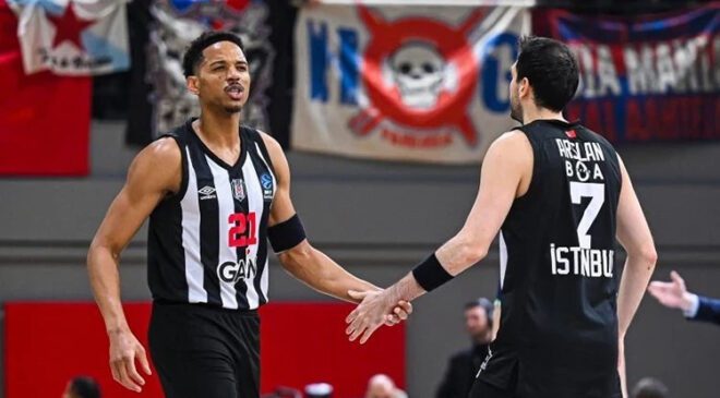 Yunan taraftarların Beşiktaş maçında açtığı ırkçı pankartın cezası belli oldu!