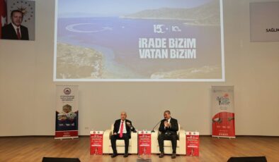 Afyonkarahisar’da “Milletin Zaferinin 10. Yılında Tam Bağımsız Türkiye” konferansı düzenlendi