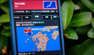 Japonya’nın Kumamoto eyaletini vuran 7,1 büyüklüğündeki depremde 13 kişi hayatını kaybetti