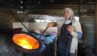 Kavurucu sıcakta ekmek paralarını böyle kazanıyorlar