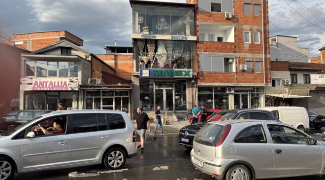 Kuzey Makedonya’nın başkenti Üsküp’te fırtına hayatı olumsuz etkiledi