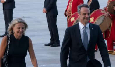 Miçotakis mehterle karşılandı, AP’den eş zamanlı "Kıbrıs" adımı geldi
